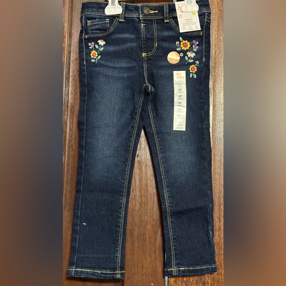 BRAND NEW WITH TAGS: Toddler Girl Jumping Bean Blue Jeans with embroidery